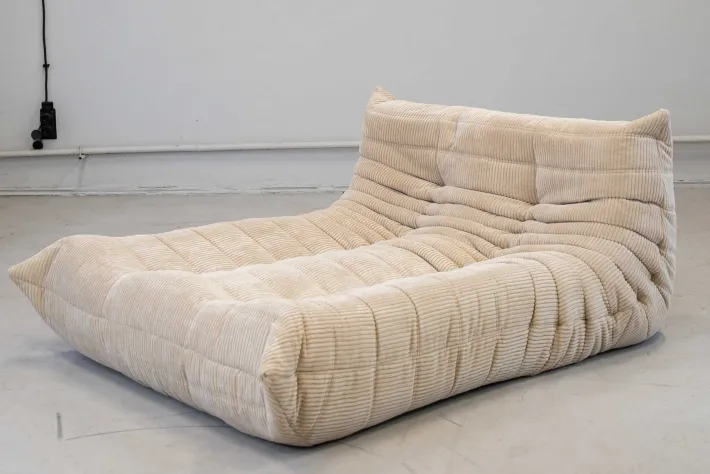 Pamono Togo Chaise Lounge in White Curduroy Fabric attributed to Michel Ducaroy for Ligne Roset, 1974 Clearance