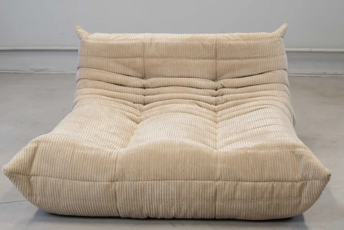 Pamono Togo Chaise Lounge in White Curduroy Fabric attributed to Michel Ducaroy for Ligne Roset, 1974 Clearance