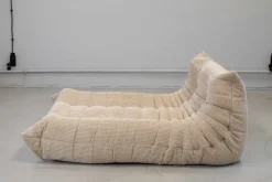 Pamono Togo Chaise Lounge in White Curduroy Fabric attributed to Michel Ducaroy for Ligne Roset, 1974 Clearance