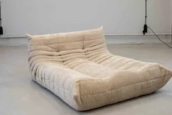 Pamono Togo Chaise Lounge in White Curduroy Fabric attributed to Michel Ducaroy for Ligne Roset, 1974 Clearance