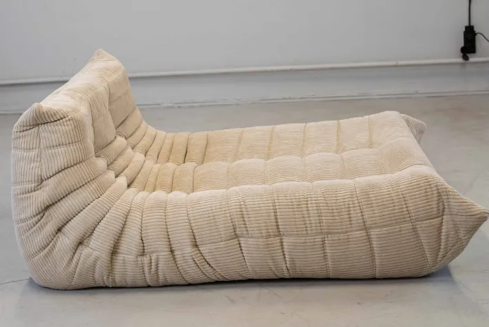 Pamono Togo Chaise Lounge in White Curduroy Fabric attributed to Michel Ducaroy for Ligne Roset, 1974 Clearance