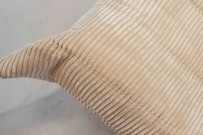 Pamono Togo Chaise Lounge in White Curduroy Fabric attributed to Michel Ducaroy for Ligne Roset, 1974 Clearance