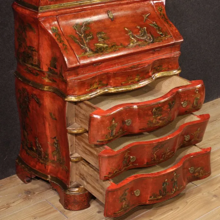 Pamono Venetian Lacquered and Gilded Chinoiserie Trumeau, 1940 Sale