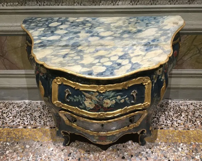 Pamono Venezian Wooden Green Lacquered Commode with Fantasy Birds and Flowers, 1750 Clearance