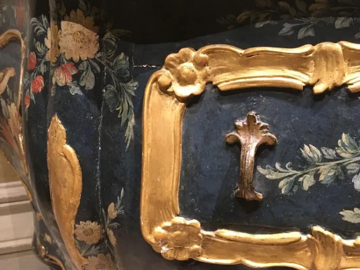 Pamono Venezian Wooden Green Lacquered Commode with Fantasy Birds and Flowers, 1750 Clearance