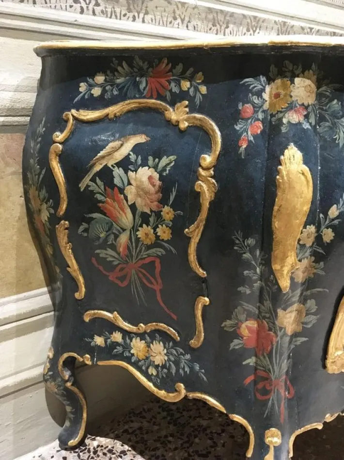 Pamono Venezian Wooden Green Lacquered Commode with Fantasy Birds and Flowers, 1750 Clearance