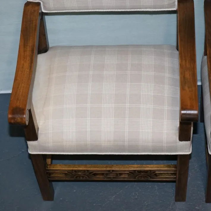 Pamono Victorian Armchairs with Carved Wood Detail, Set of 2 Hot