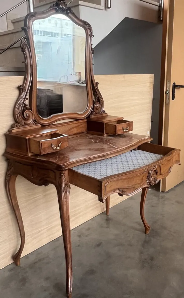 Pamono Victorian Carved Mahogany Dresser Table with Attached Mirror, 1850 Sale