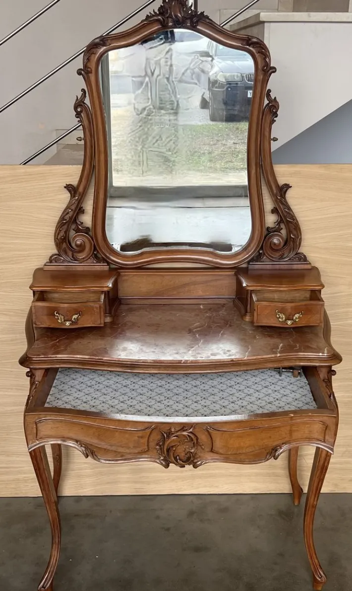 Pamono Victorian Carved Mahogany Dresser Table with Attached Mirror, 1850 Sale