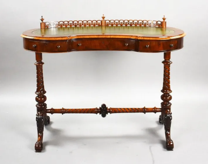 Pamono Victorian Kidney Shaped Writing Table in Rosewood, 1860 Clearance