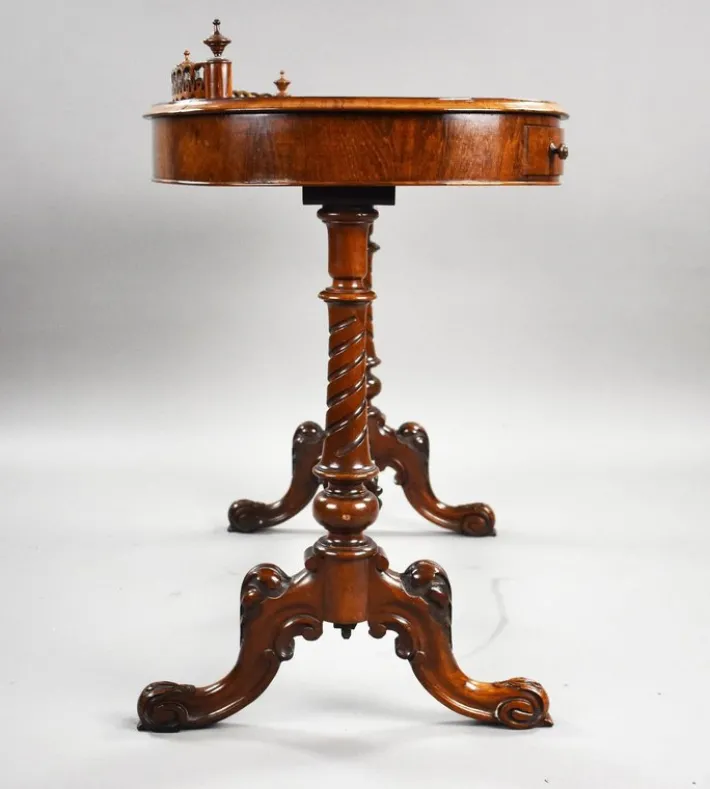 Pamono Victorian Kidney Shaped Writing Table in Rosewood, 1860 Clearance