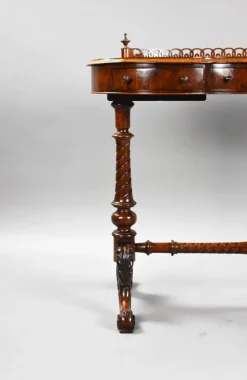 Pamono Victorian Kidney Shaped Writing Table in Rosewood, 1860 Clearance