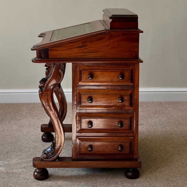 Pamono Victorian Mahogany Davenport Desk with Leather Writing Surface and Carved Floral Rosettes, England, 1850s Sale