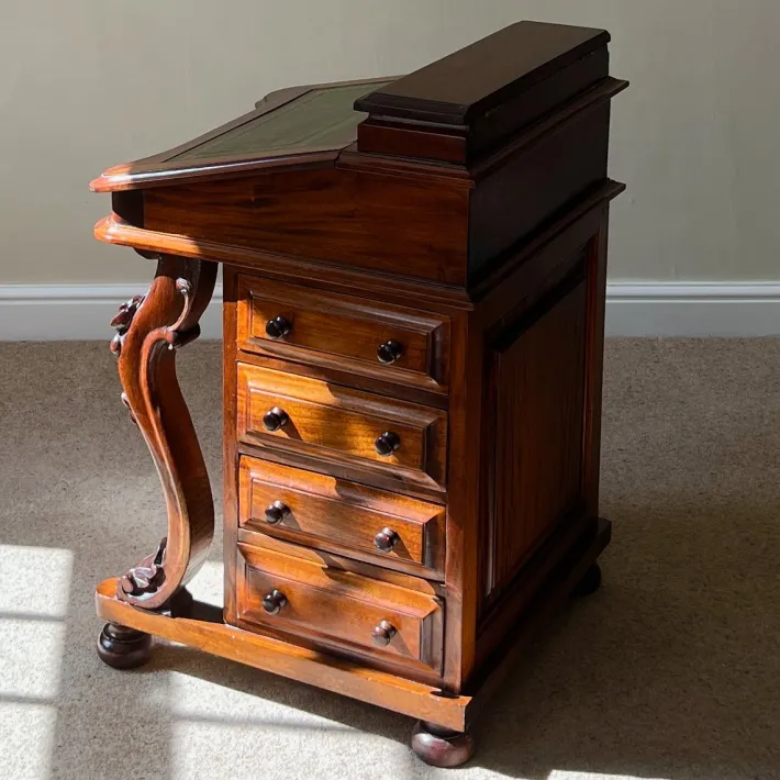Pamono Victorian Mahogany Davenport Desk with Leather Writing Surface and Carved Floral Rosettes, England, 1850s Sale