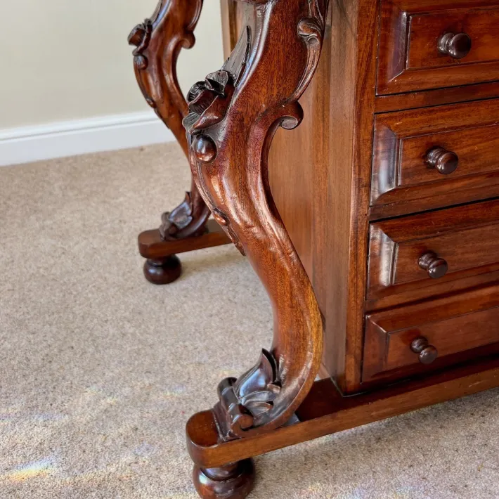 Pamono Victorian Mahogany Davenport Desk with Leather Writing Surface and Carved Floral Rosettes, England, 1850s Sale
