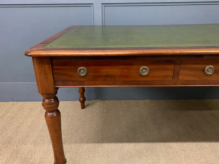 Pamono Victorian Mahogany 6-Drawer Writing Table, 1880s Clearance