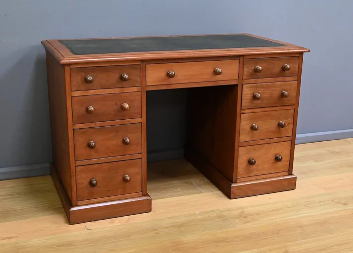 Pamono Victorian Mahogany Pedestal Desk, England, Late 19th Century Hot