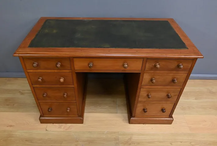 Pamono Victorian Mahogany Pedestal Desk, England, Late 19th Century Hot