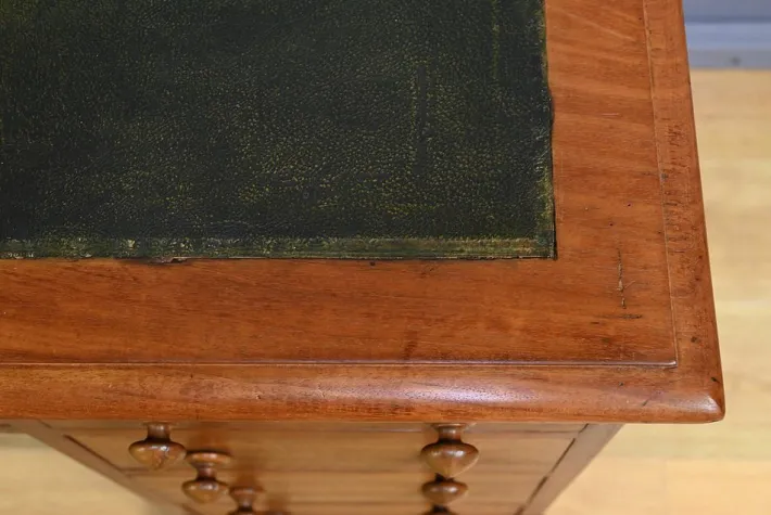 Pamono Victorian Mahogany Pedestal Desk, England, Late 19th Century Hot