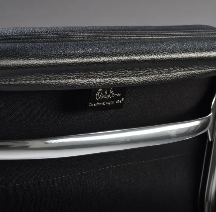 Pamono Vintage Adjustable Ea217 Soft Padded Desk Chair in Black Leather by Charles & Ray Eames for Vitra, 1990s Outlet