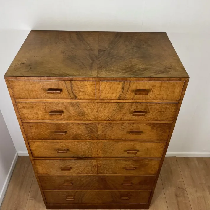 Pamono Vintage Art Deco Chest of Drawers in Flamed Walnut, 1930s Outlet