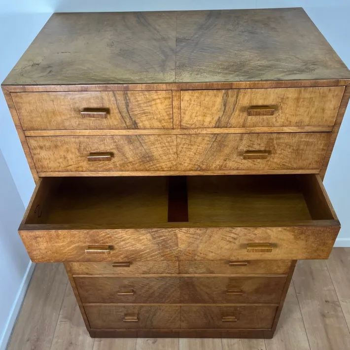Pamono Vintage Art Deco Chest of Drawers in Flamed Walnut, 1930s Outlet