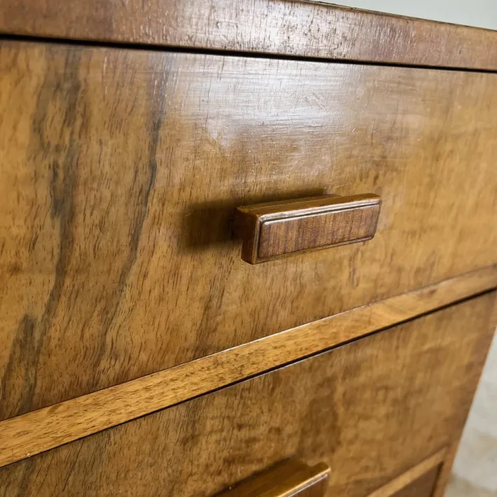 Pamono Vintage Art Deco Chest of Drawers in Flamed Walnut, 1930s Outlet