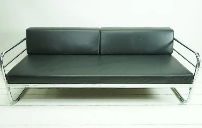 Pamono Vintage Bauhaus Sofa Daybed in Black Leather by Robert Slezak, 1930s
