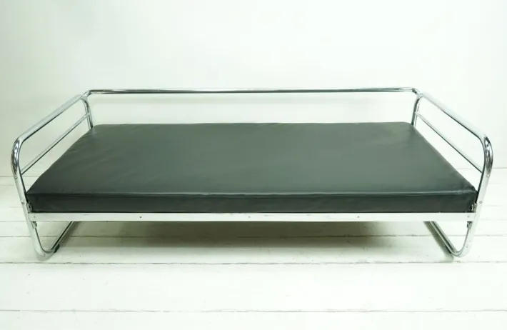 Pamono Vintage Bauhaus Sofa Daybed in Black Leather by Robert Slezak, 1930s