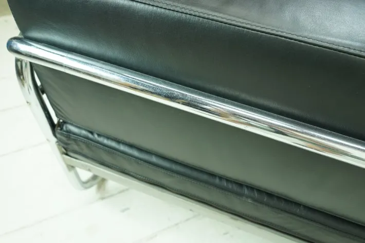 Pamono Vintage Bauhaus Sofa Daybed in Black Leather by Robert Slezak, 1930s