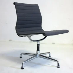 Pamono Vintage Black Swivel Chair by Charles & Ray Eames for Vitra Outlet