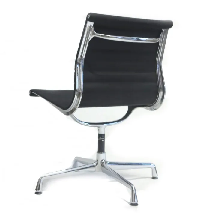 Pamono Vintage Black Swivel Chair by Charles & Ray Eames for Vitra Outlet