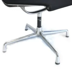 Pamono Vintage Black Swivel Chair by Charles & Ray Eames for Vitra Outlet