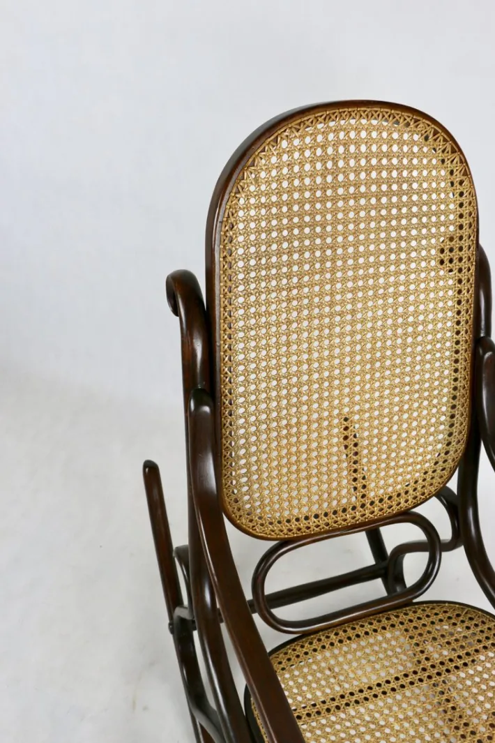 Pamono Vintage Brown Rocking Chair by Michael Thonet Outlet