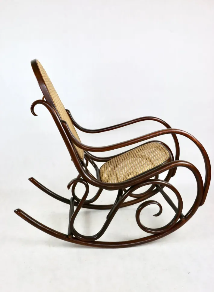 Pamono Vintage Brown Rocking Chair by Michael Thonet Outlet