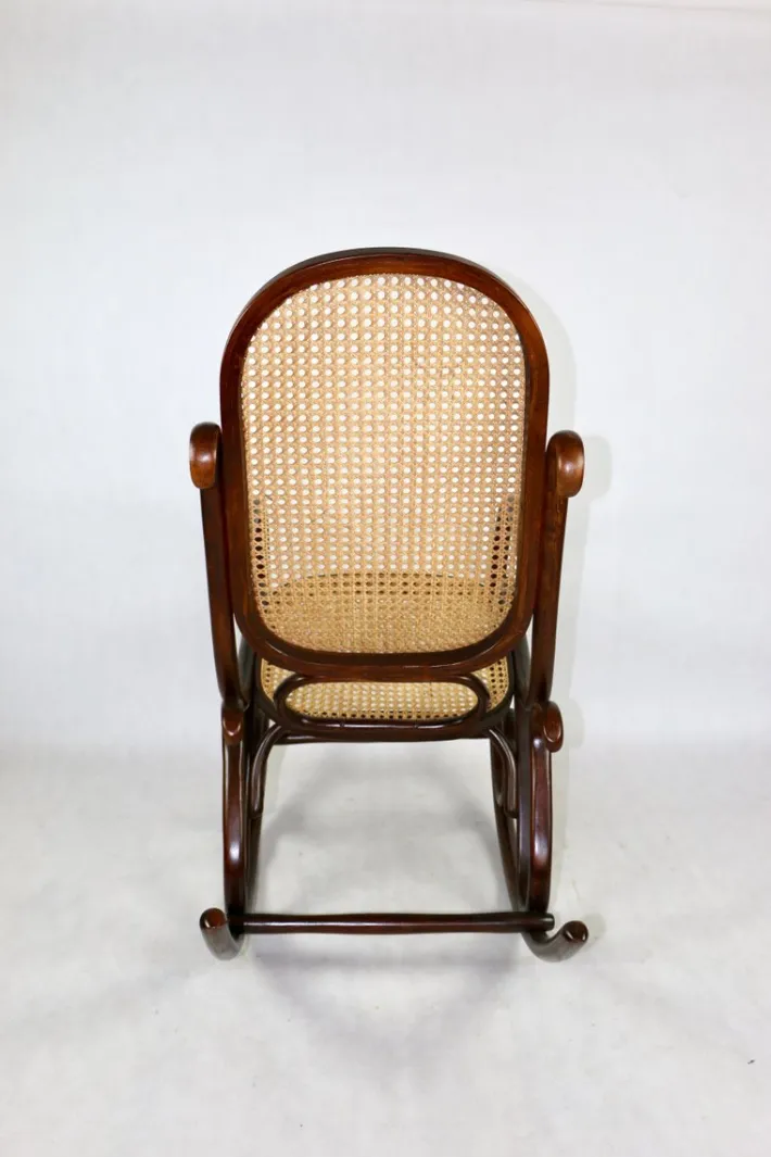 Pamono Vintage Brown Rocking Chair by Michael Thonet Outlet