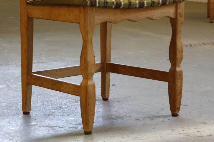 Pamono Vintage Brutalist Oak Dining Chairs by Henning Kjærnulf, 1960s, Set of 6 Online