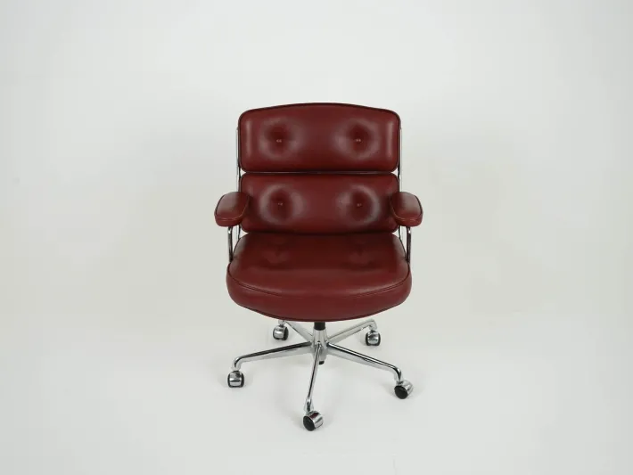 Pamono Vintage Charles Eames Lobby Chair ES104 by Herman Miller for Vitra, 1970s Outlet