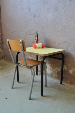 Pamono Vintage Children's Desk and Chair, Set of 2 Best