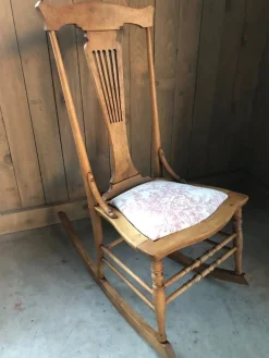 Pamono Vintage Children's Rocking Chair from The King Spring Best