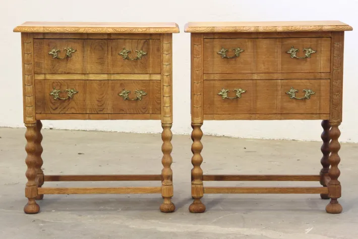 Pamono Vintage Danish Modern Oak Nightstands by Henning Kjærnulf, 1960s, Set of 2 Hot