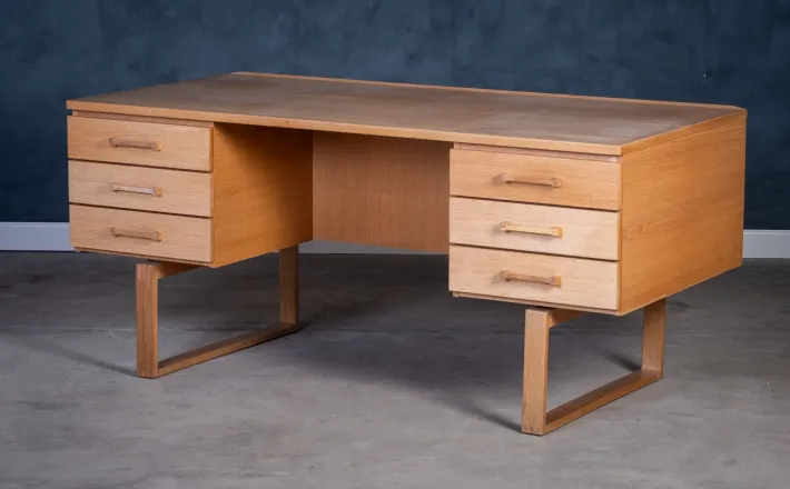 Pamono Vintage Danish Oak Desk by Henning Jensen & Torben Valeur for Dyrlund, 1960s New