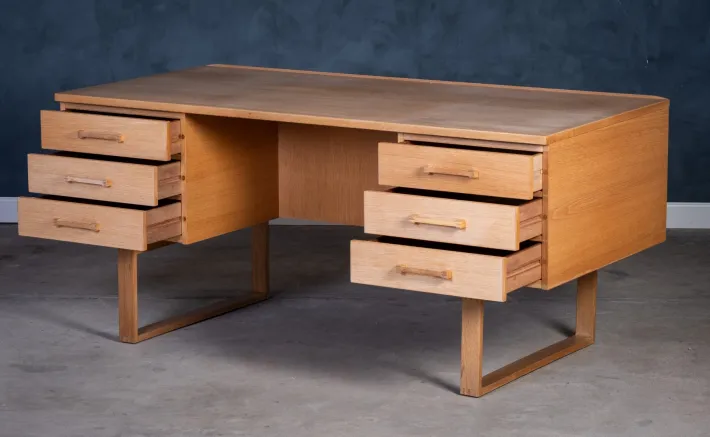Pamono Vintage Danish Oak Desk by Henning Jensen & Torben Valeur for Dyrlund, 1960s New