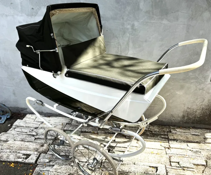 Pamono Vintage English Freeway Coachbuilt Baby Pram in Dark Green & White, 1960s Discount