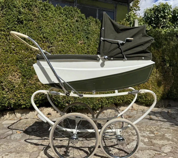 Pamono Vintage English Freeway Coachbuilt Baby Pram in Dark Green & White, 1960s Discount