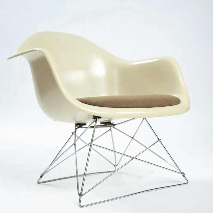 Pamono Vintage Fiberglass Lar Armchair by Charles and Ray Eames for Herman Miller, 1970s Discount