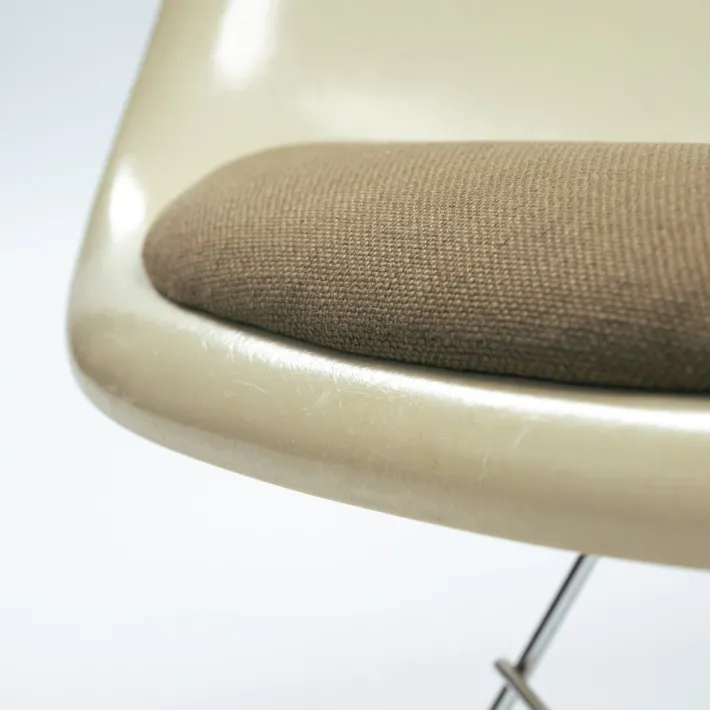 Pamono Vintage Fiberglass Lar Armchair by Charles and Ray Eames for Herman Miller, 1970s Discount