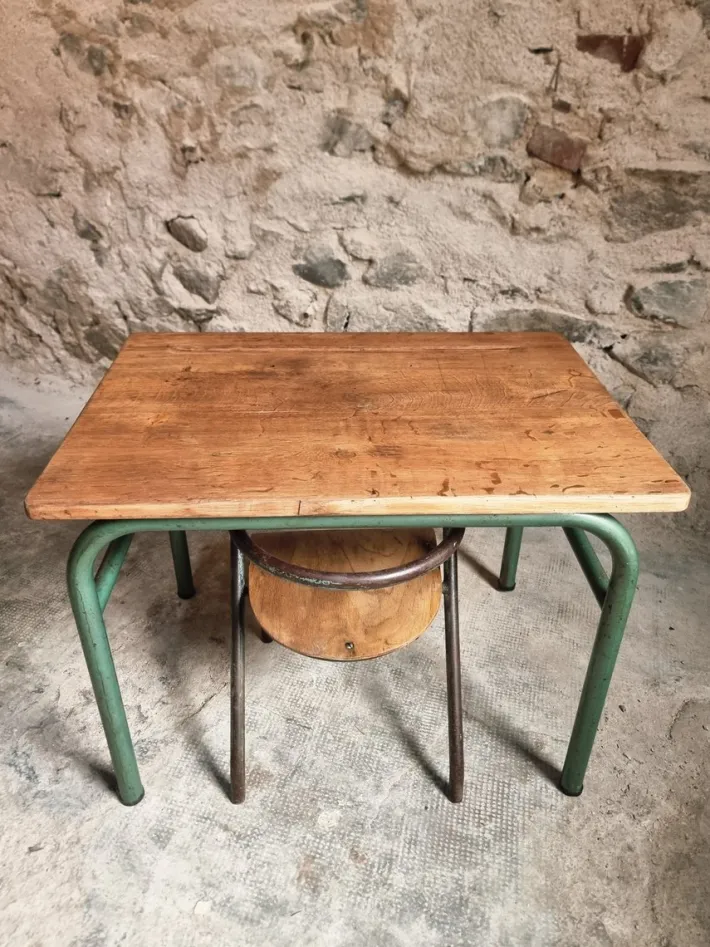 Pamono Vintage French Children's Desk and Chair Set, 1950s, Set of 2 Clearance