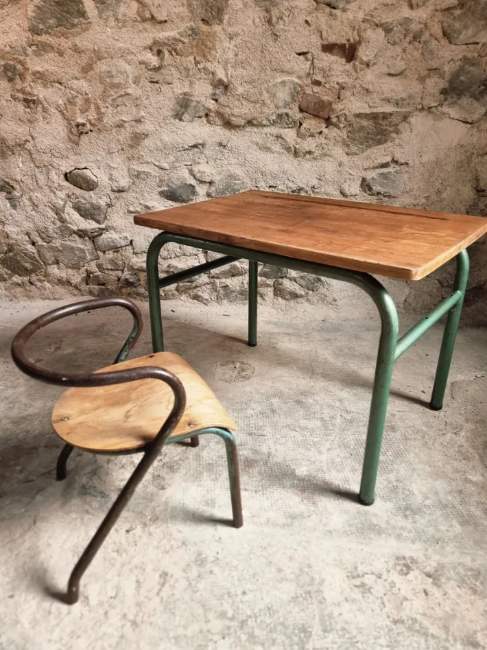 Pamono Vintage French Children's Desk and Chair Set, 1950s, Set of 2 Clearance