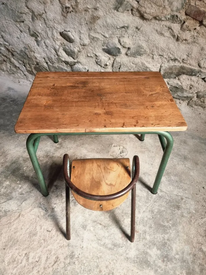 Pamono Vintage French Children's Desk and Chair Set, 1950s, Set of 2 Clearance